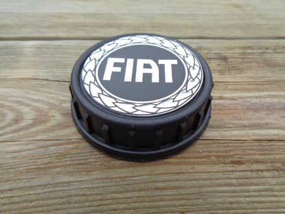Picture of fuel filler cap with FIAT logo and laurel wreath