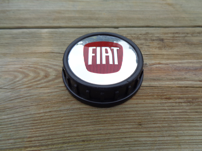 Picture of fuel filler cap with FIAT logo, chrome colour