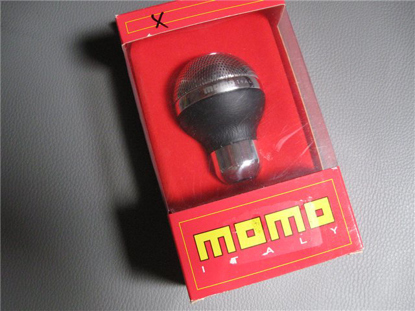 Picture of gear lever knob MOMO