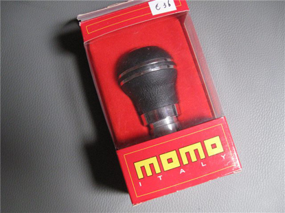 Picture of gear lever knob MOMO