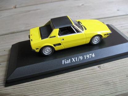 Picture of MiniChamps 1:43 model car, yellow