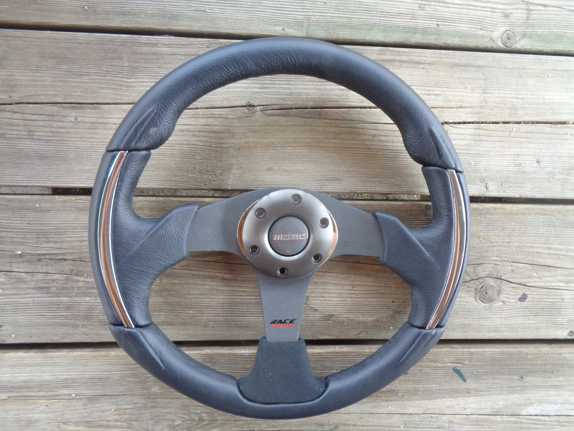 Picture of MOMO steering wheel
